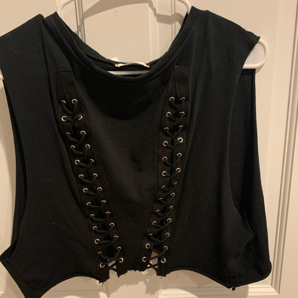 black muscle tee